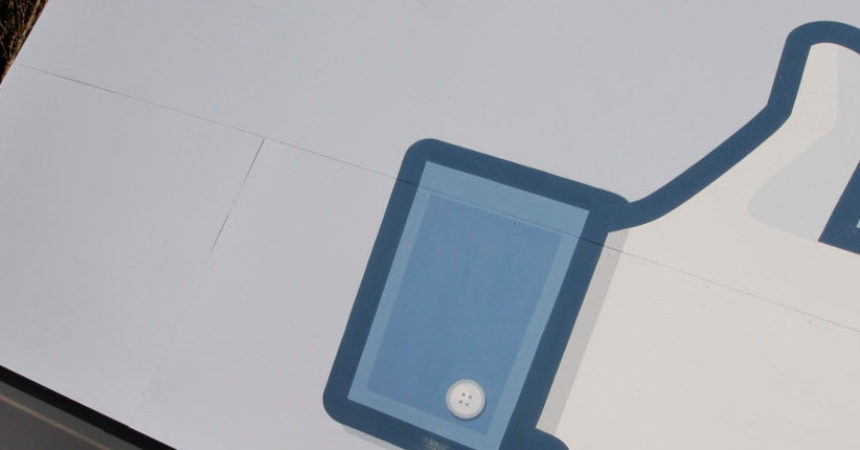 Flashback: Facebook diventa pubblico Flashback: Facebook diventa pubblico